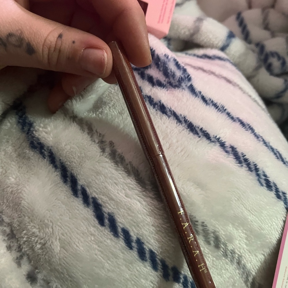 Farah lip liner